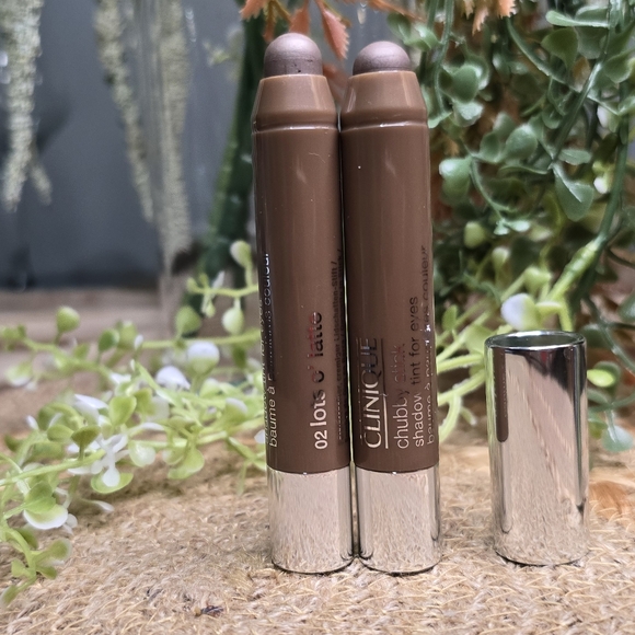 Clinique Chubby Stick Shadow tint for eyes lots of latte - Picture 3 of 4